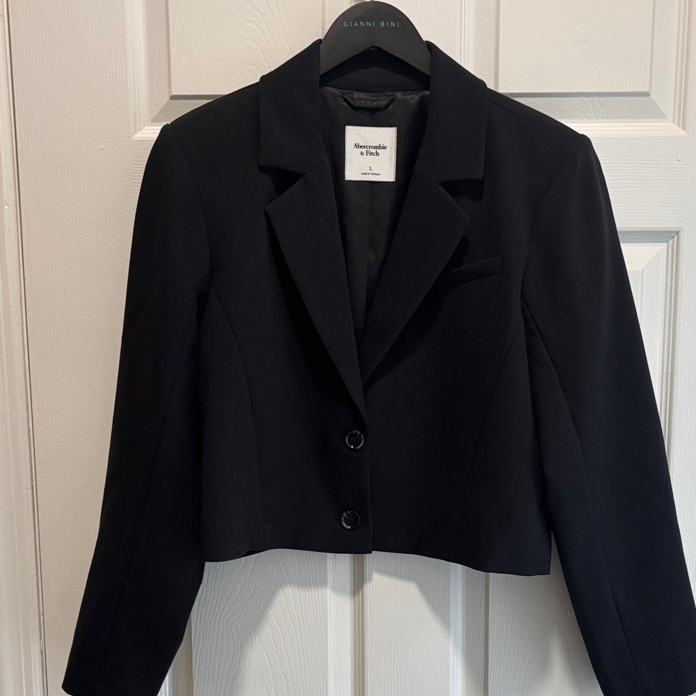 Abercrombie & Fitch Cropped Black Blazer